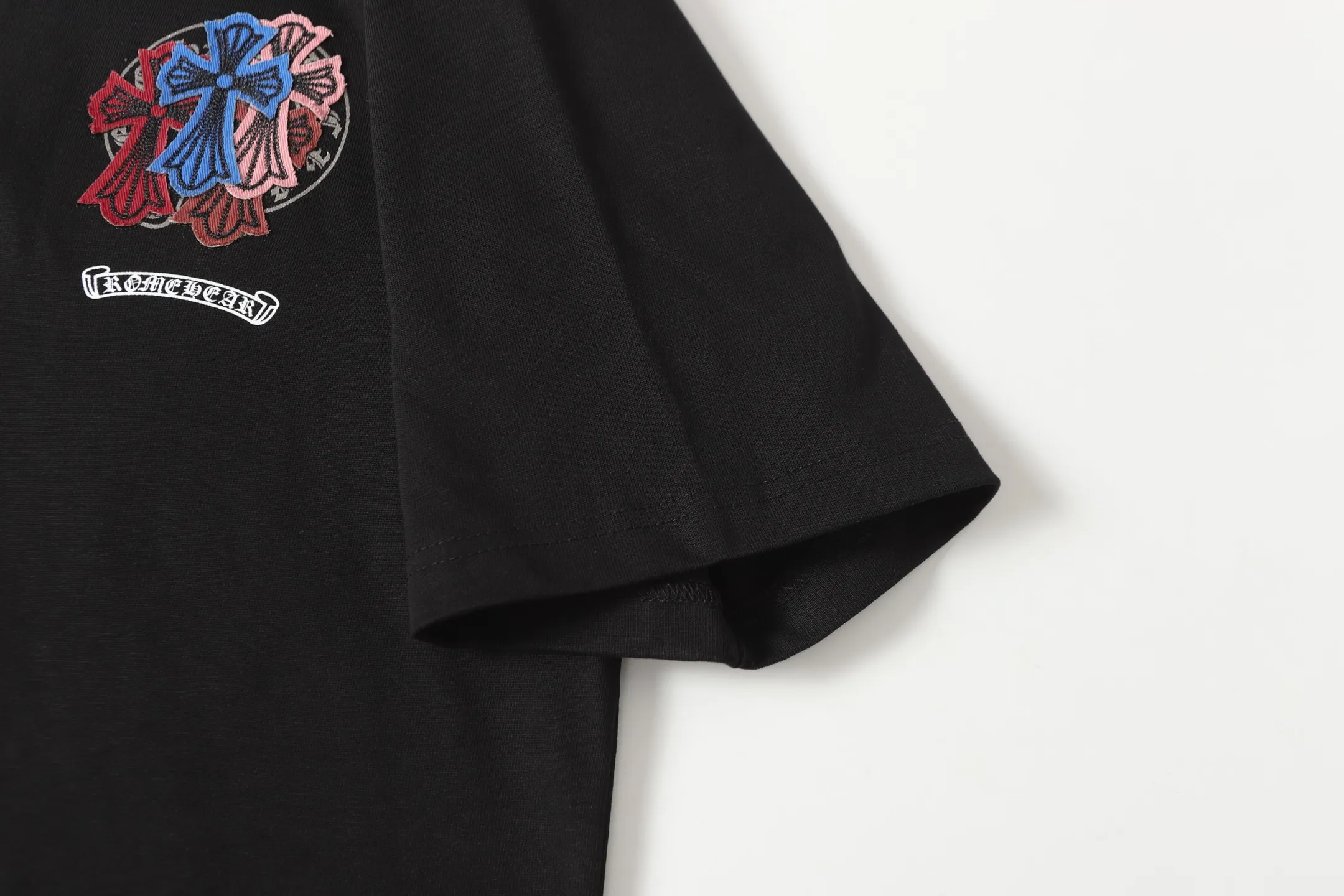 P190 Chrome Hearts CH Chrome Hearts Colorful Cross Embroidery Short Sleeve T-shirt Use imported Tajima machine embroidery, correct configuration, black 2025 Chrome Hearts transparent packaging bag, 280g custom-dyed double yarn cotton, large version, loose and stylish, different from low version, slim and long version, upper body and hip stretch, 100% commitment: top quality, not fast food, the highest version on the market, top quality - different from the ordinary versions in the market, if you care about quality You must also respect the price. Absolutely zero after-sales service. The return rate so far is 0. It’s hard not to love the style. - 280g custom-dyed double yarn fabric. - Correct high-density main mark, washed tag, hand-sewn.